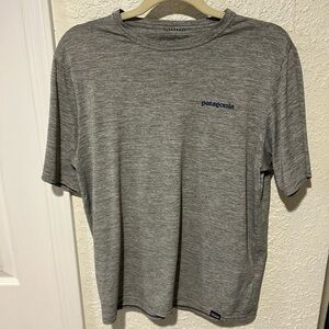 Patagonia Gray Unisex Size Medium T-Shirt